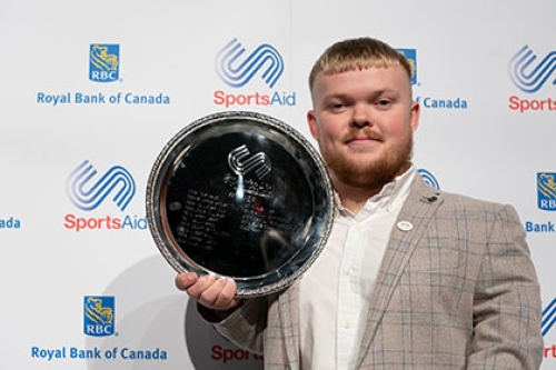 Mark Swan, powerlifter, wins SportsAid's One-to-Watch award