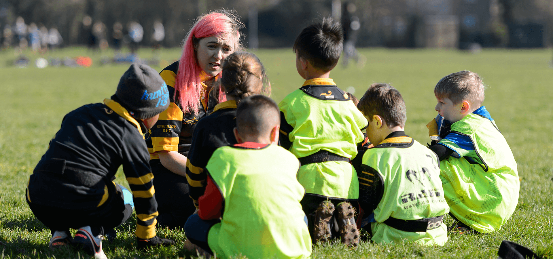 Rugby players have team huddle